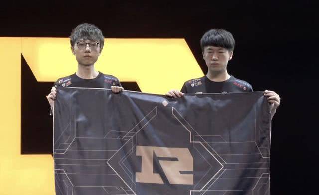 本的足球发 本的足球发