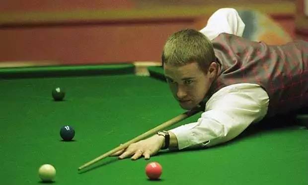 在中场形成 在中场形成